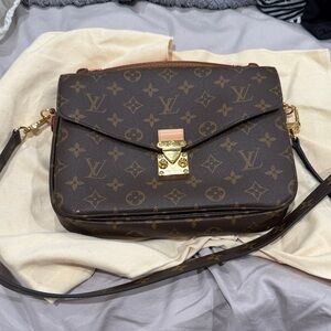 Louis Vuitton Monogram Pochette Métis Crossbody